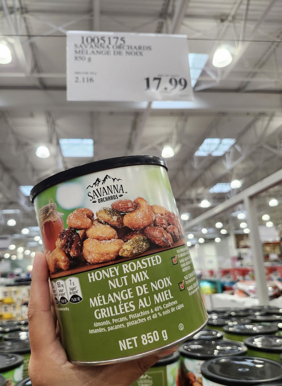 M\u00e9lange de noix grill\u00e9s au miel de la marque Savanna Orchards.