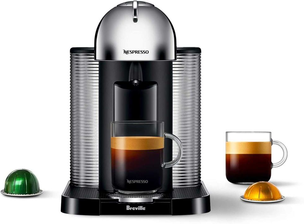 Machine \u00e0 caf\u00e9 et espresso Nespresso Vertuo chrome par Breville sur le site d'Amazon Prime.