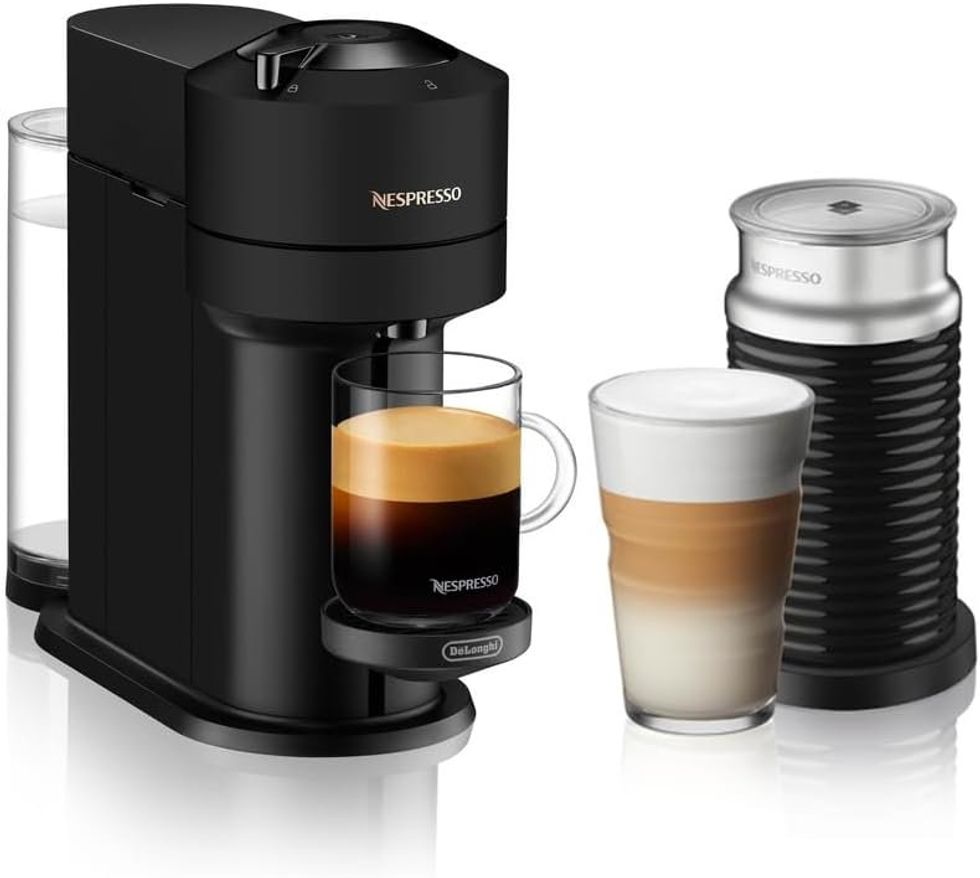 Machine \u00e0 caf\u00e9 Vertuo Next de Nespresso avec Aeroccino de De'Longhi sur le site d'Amazon Canada.