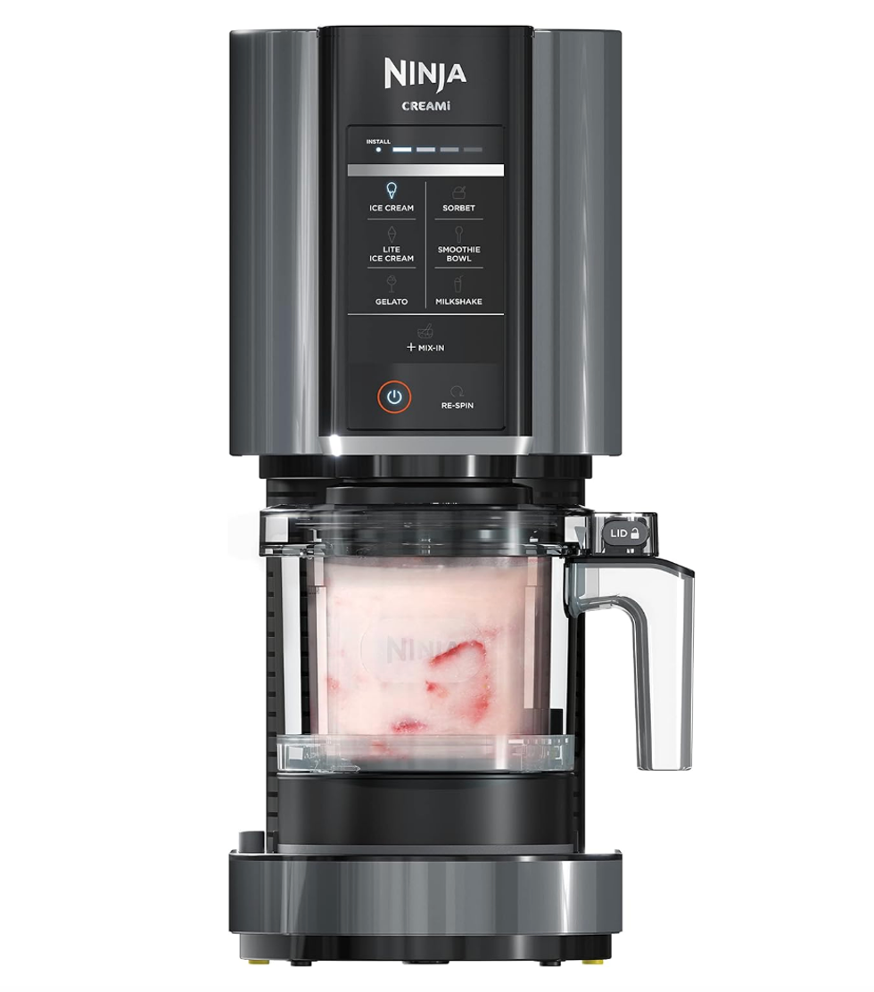Machine \u00e0 cr\u00e8me glac\u00e9e Ninja CREAMi noire.