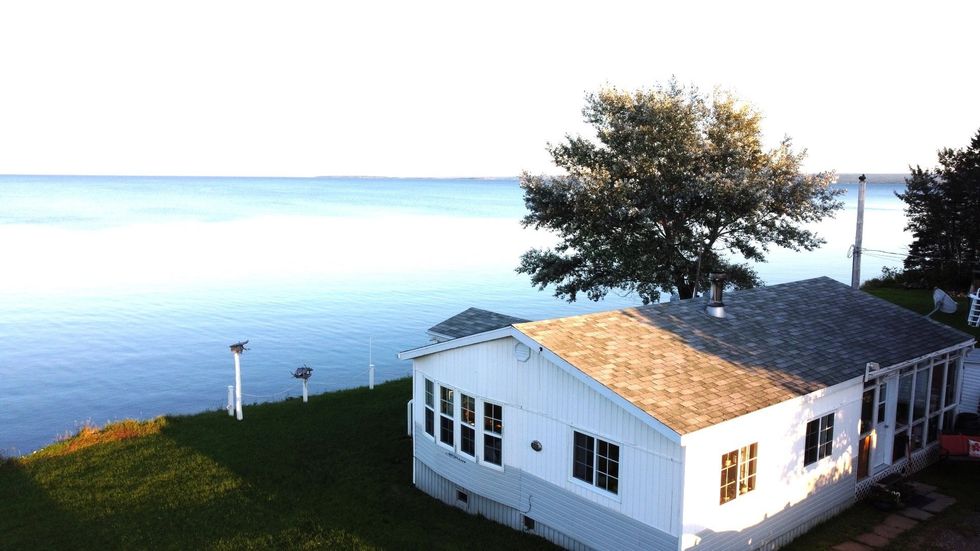 Maison et vue sur le fleuve.