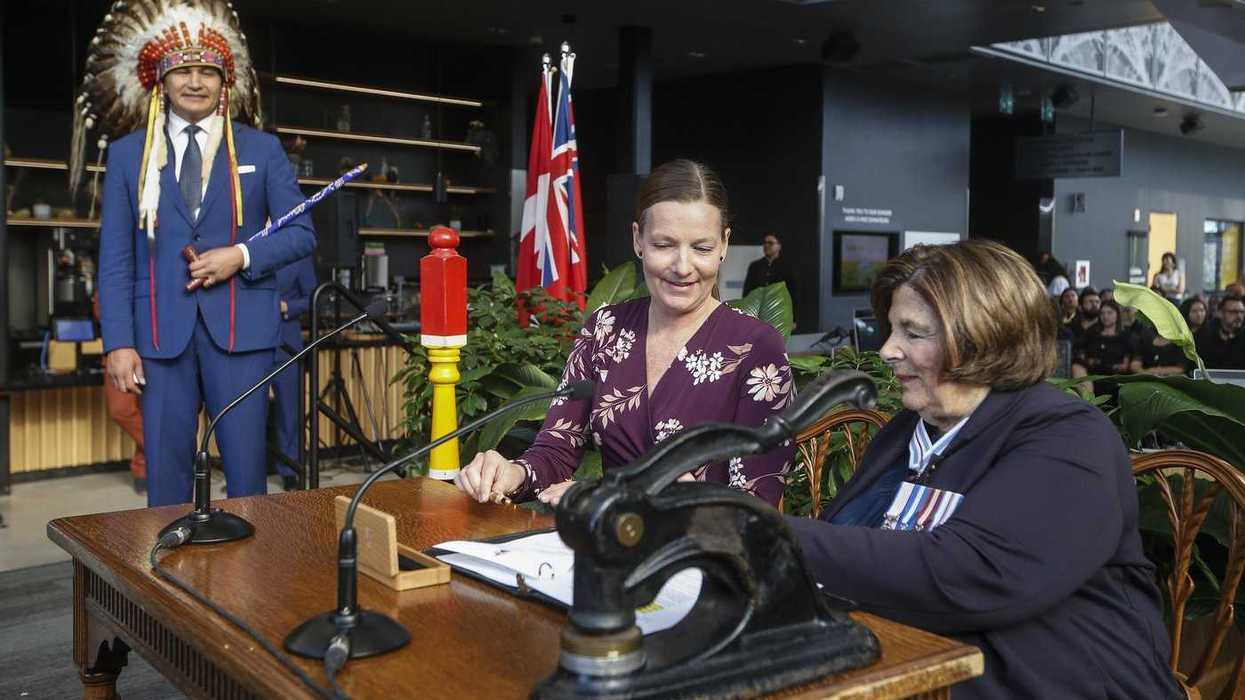 Manitoba bans teachers from messaging students