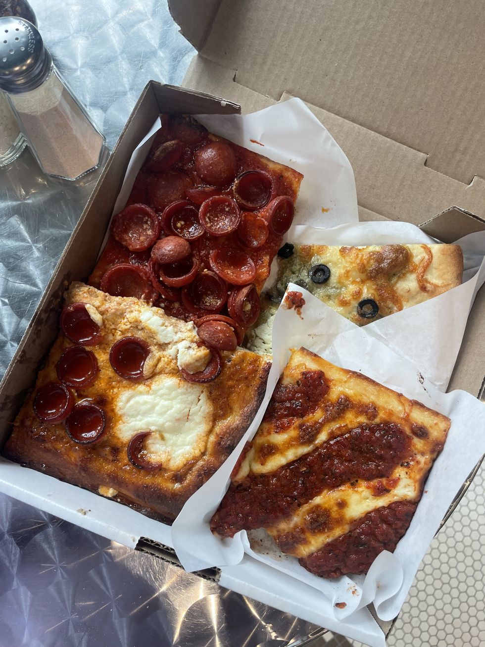 Many pizzas in a box.