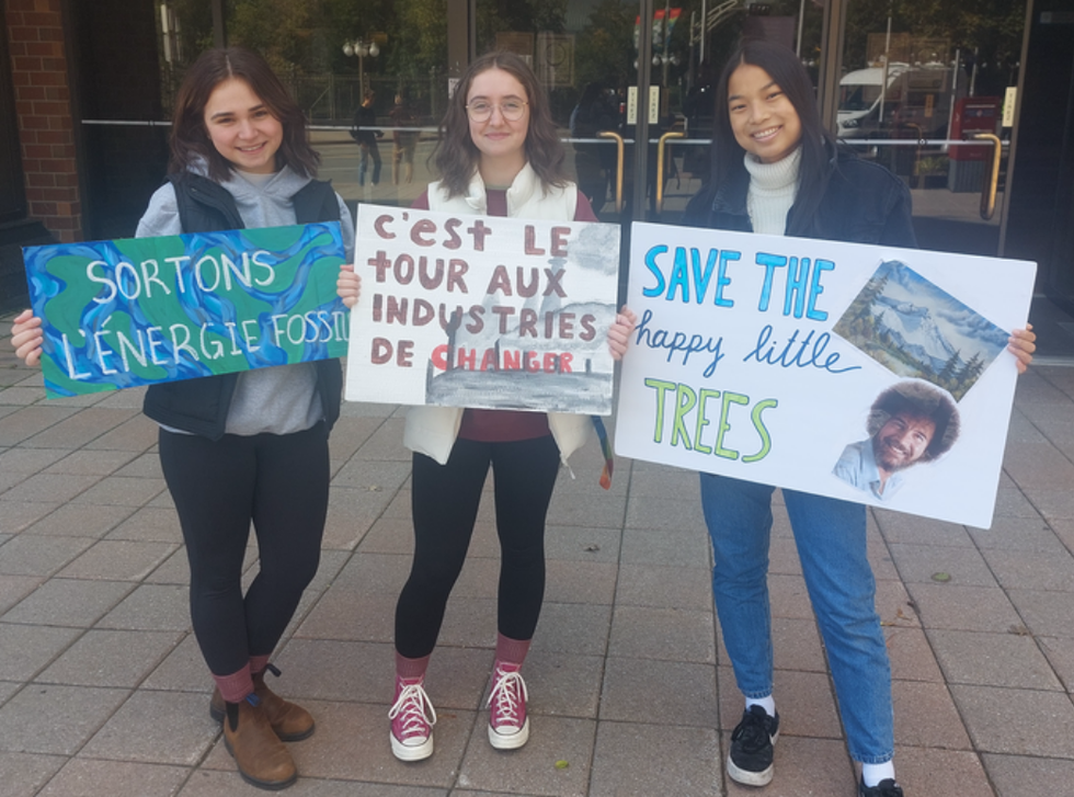 Marie Soleil Larabie, Marie-France Lalibert\u00e9 et Sandrine Cossette Lavall\u00e9e \u00e0 la marche pour la justice climatique de Gatineau