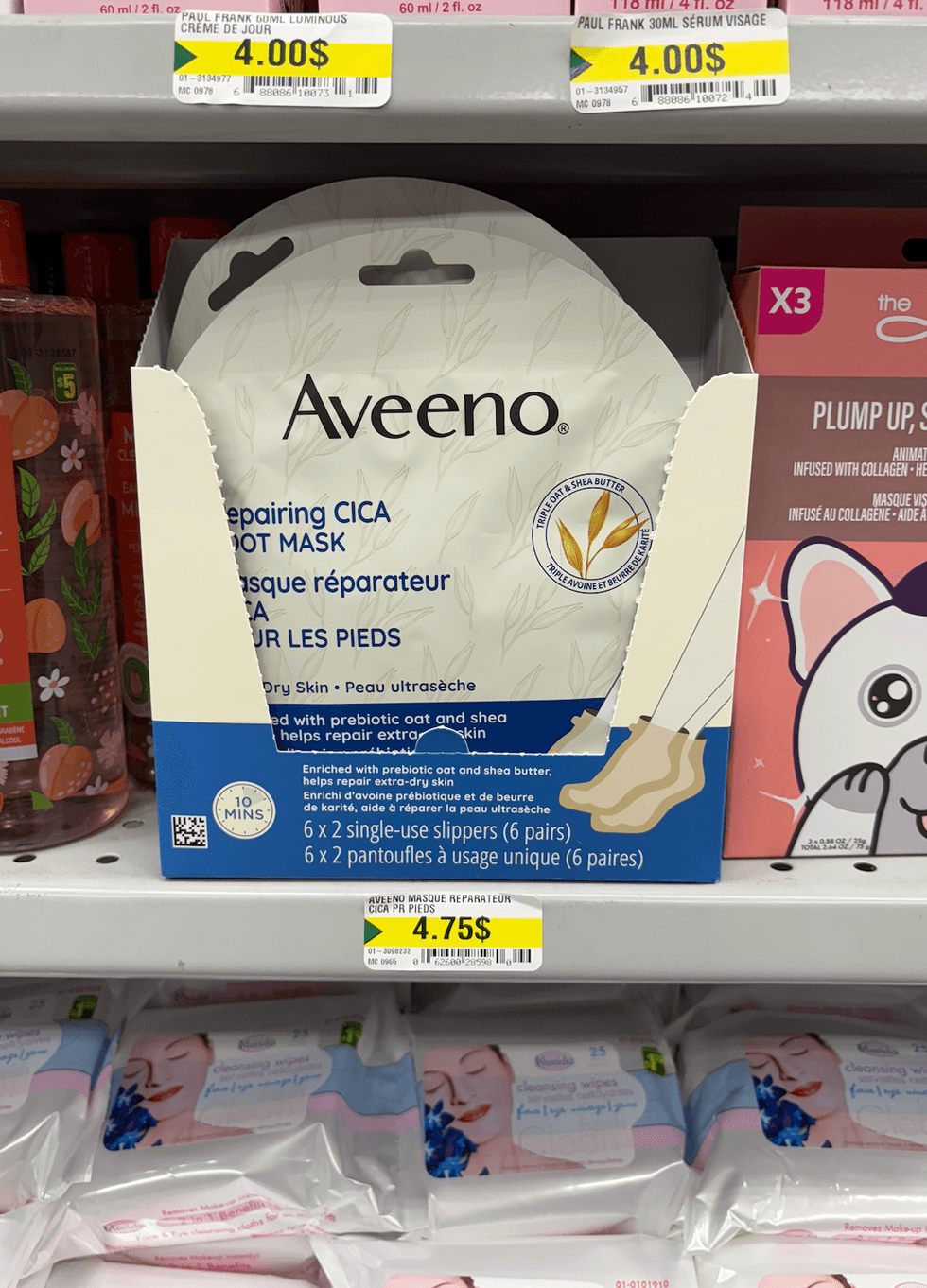 Masque r\u00e9parateur pour les pieds Aveeno sur les tablettes du Dollarama.