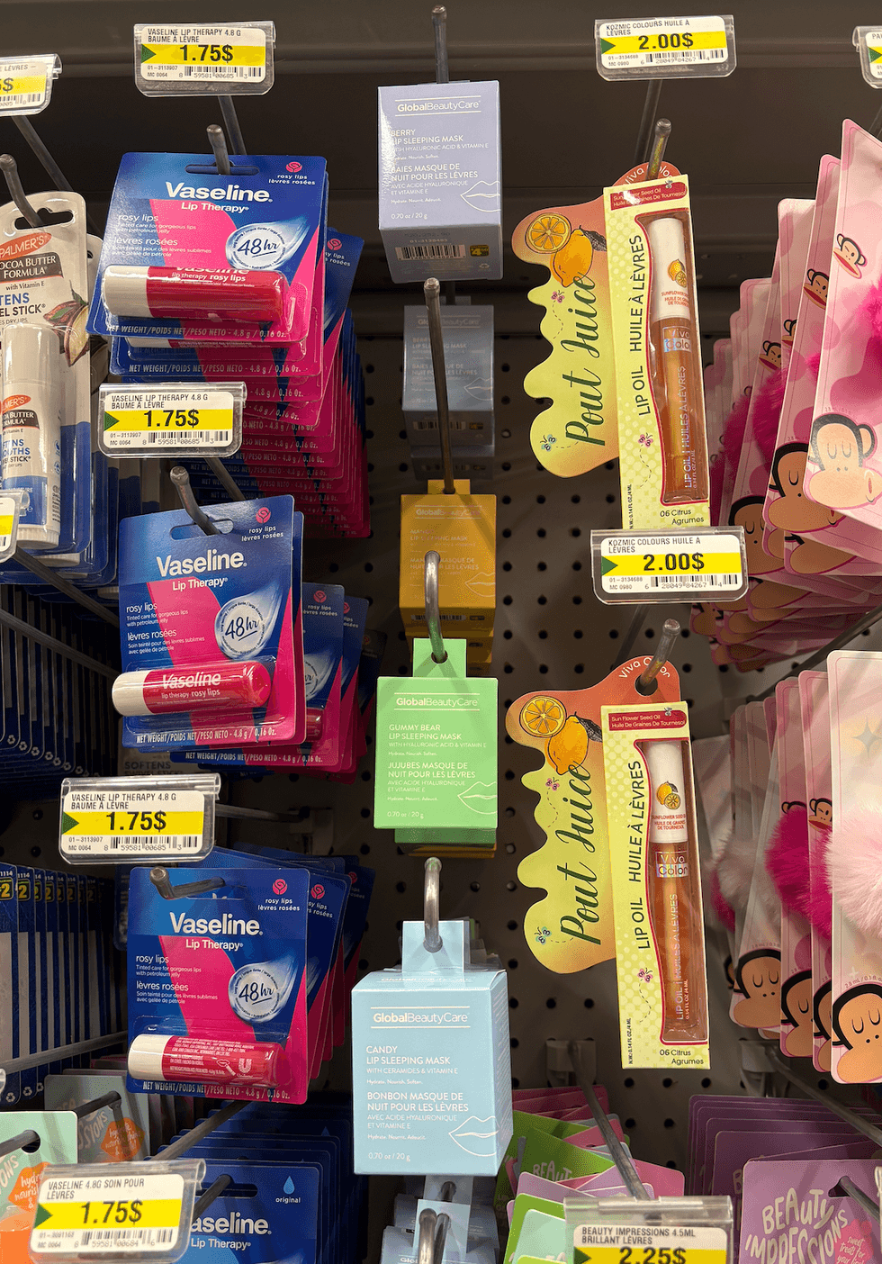 Masques de nuit pour les l\u00e8vres sur les \u00e9tag\u00e8res du Dollarama.