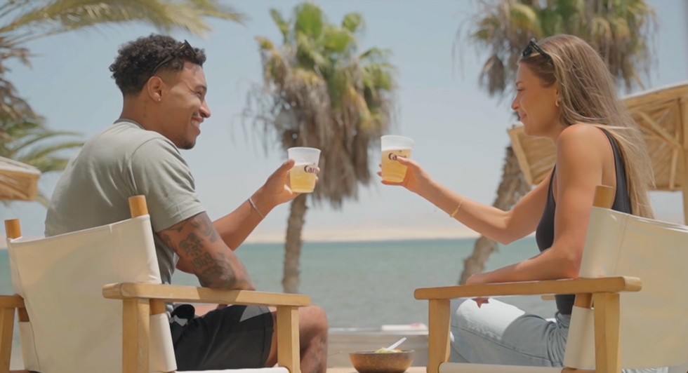 Maude et Mamadou sur la plage du P\u00e9rou \u00e0 Occupation Double Mexique.