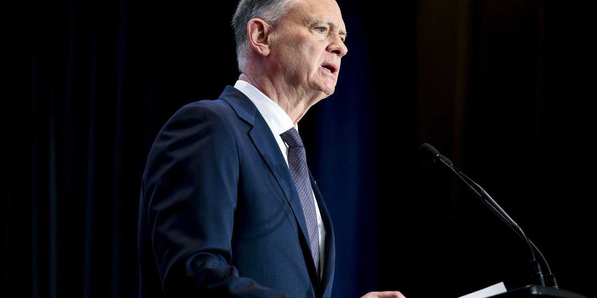 McGuinty touts 30-year military recruitment high McGuinty touts 30-year military recruitment high