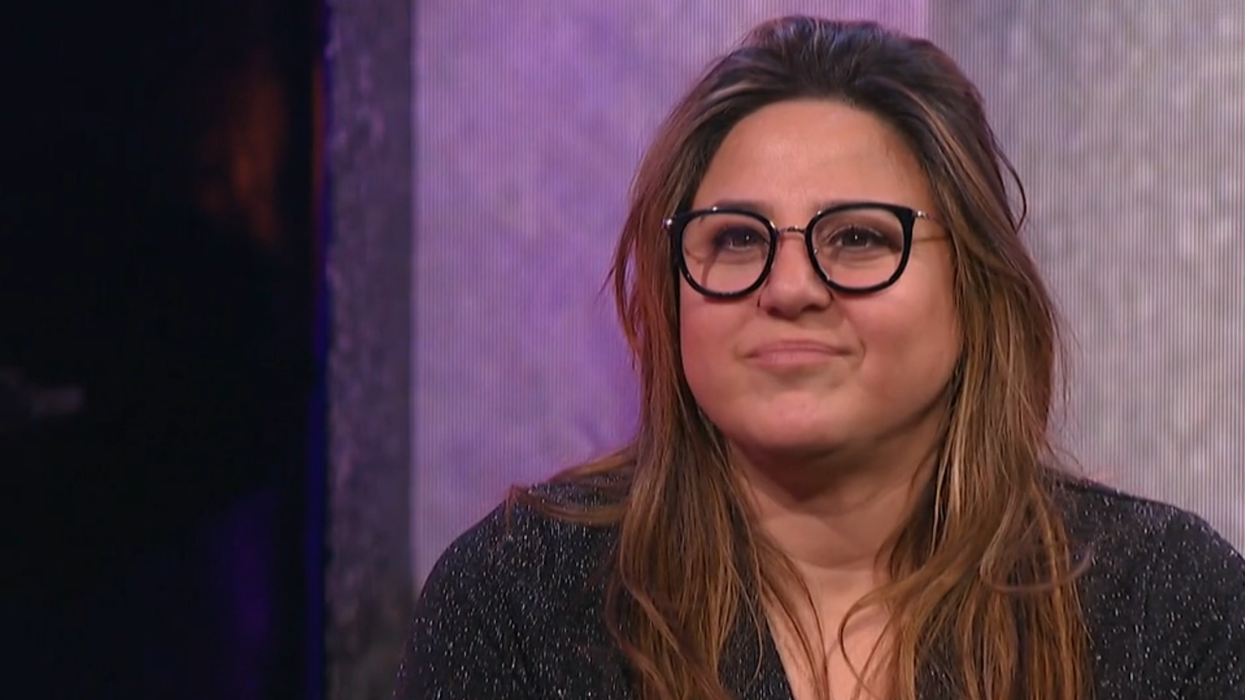 Mélanie Ghanimé souriante malgré sa déception, vêtue de noir.