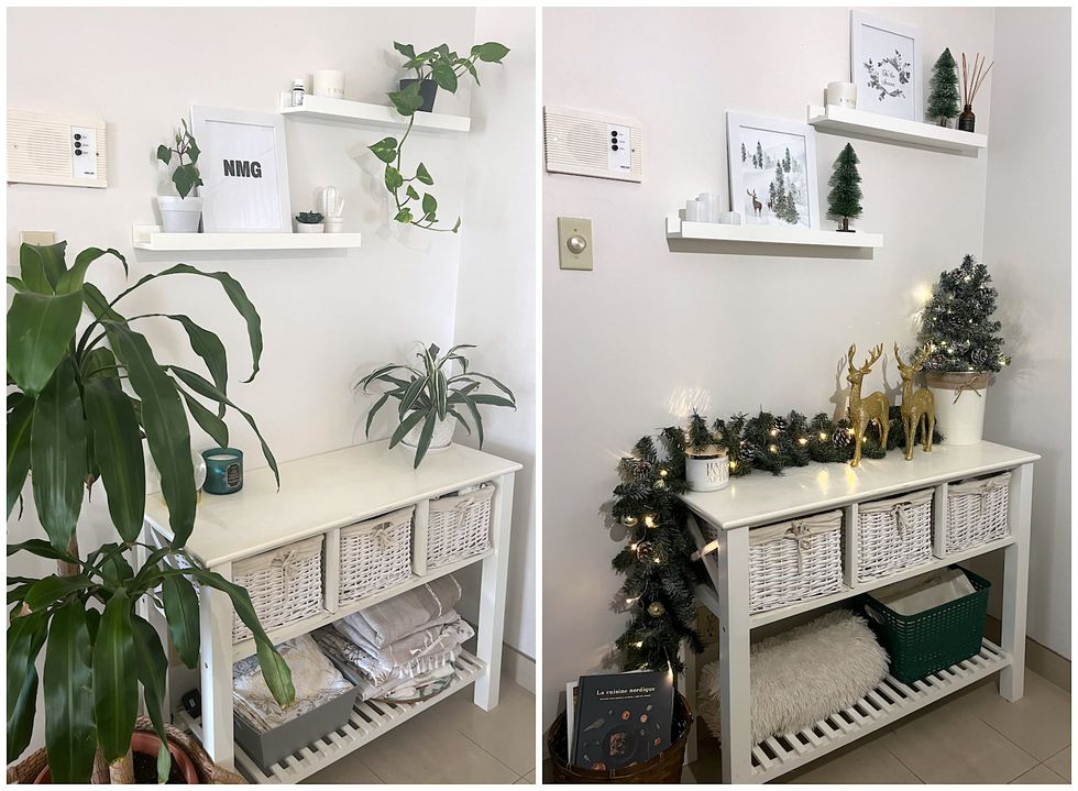 Meuble blanc d\u00e9cor\u00e9 de plantes tropicales. Droite : meuble blanc d\u00e9cor\u00e9 d'un sapin et d'une guirlande de No\u00ebl en pin lumineuse.