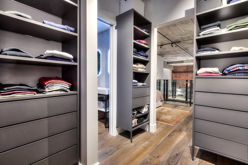 Meubles de rangement.