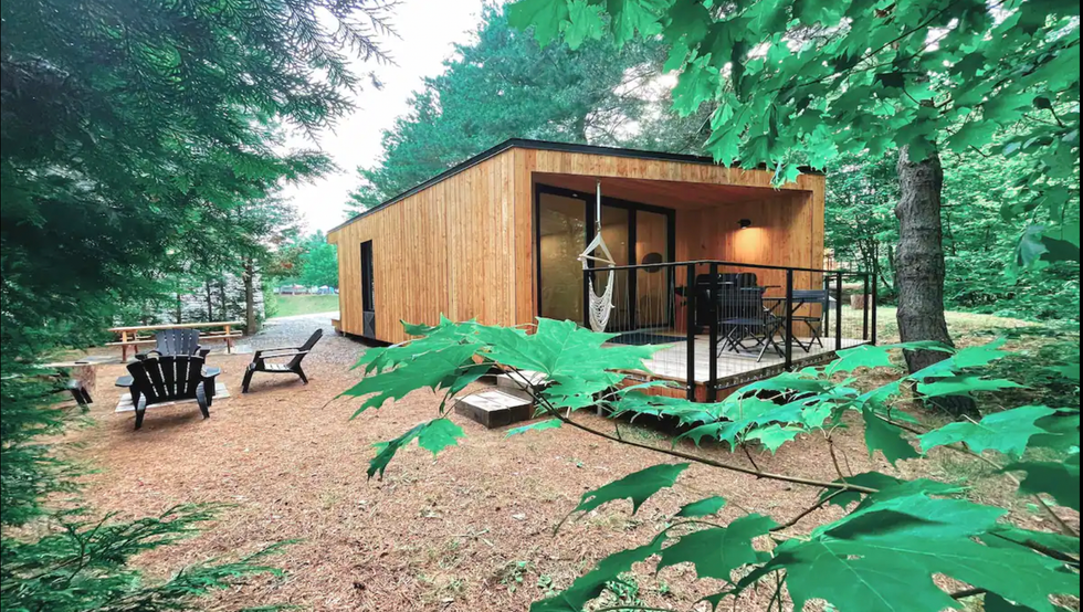Micromaison dans les bois.