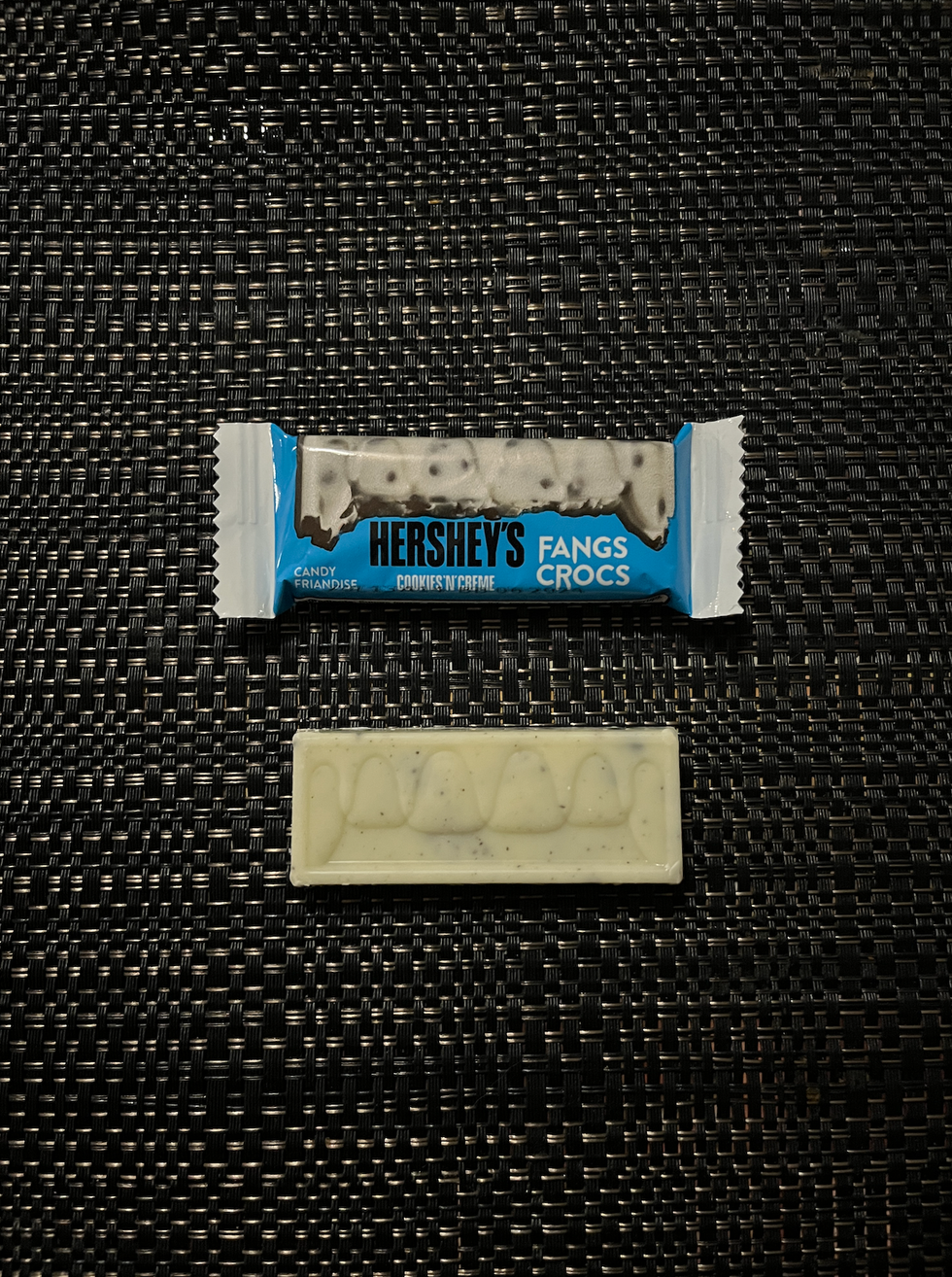 Mini barre Hershey's Cookies 'n' Creme.