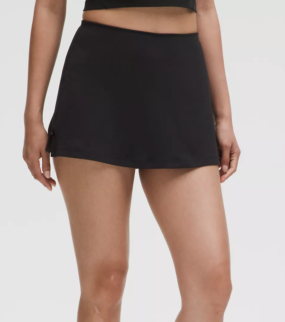 Minijupe \u00e0 boucle en Nulu sur le site de Lululemon.