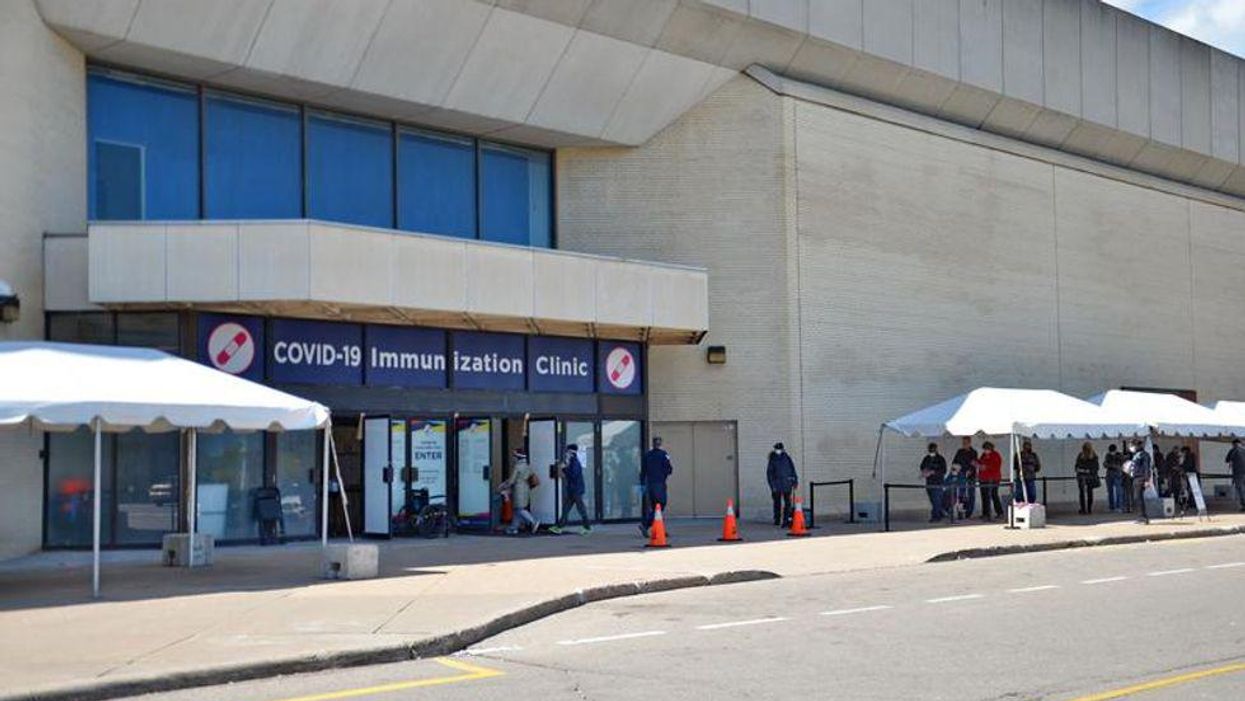 Mixing & Matching COVID-19 Vaccines Is Safe Says Canada's Top Docs