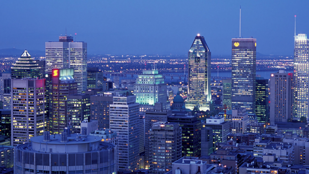 Montréal au début de la nuit.