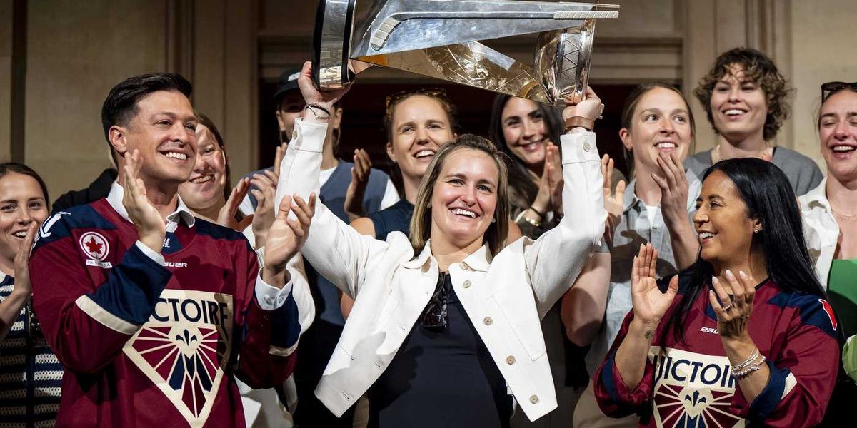 Montreal Victoire visit city hall to sign golden book after Walter Cup victory Montreal Victoire visit city hall to sign golden book after Walter Cup victory