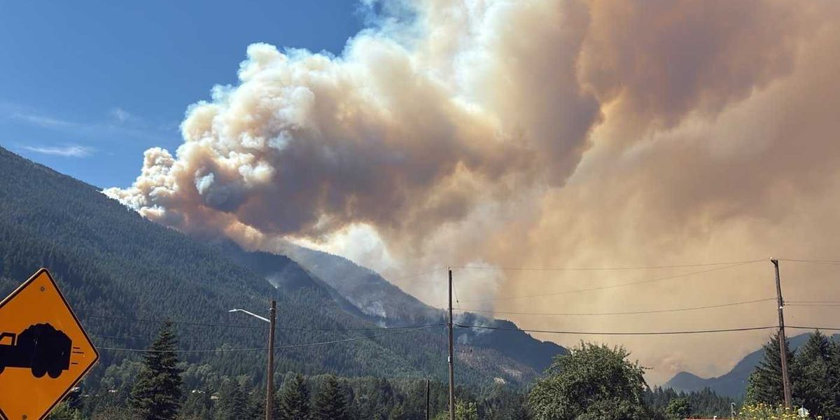 Growing B.C. wildfire closes Highway 1, more evacuation alerts issued Growing B.C. wildfire closes Highway 1, more evacuation alerts issued