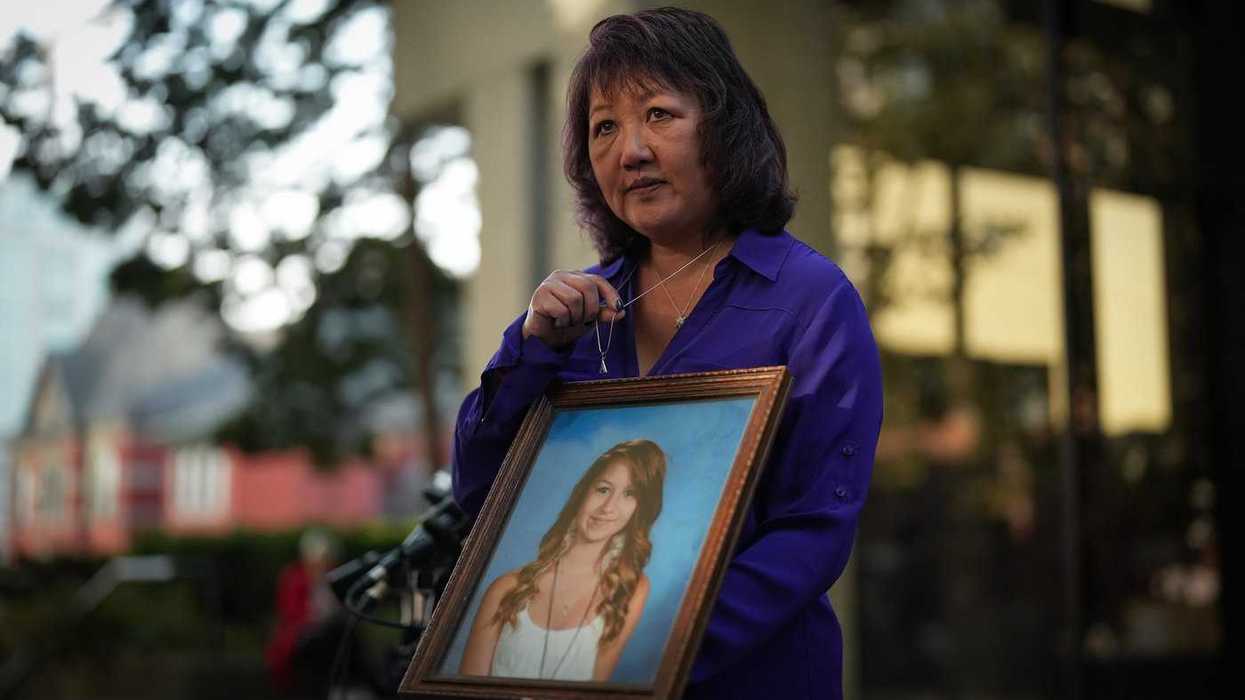 Mother of Amanda Todd backs feds' safety bill