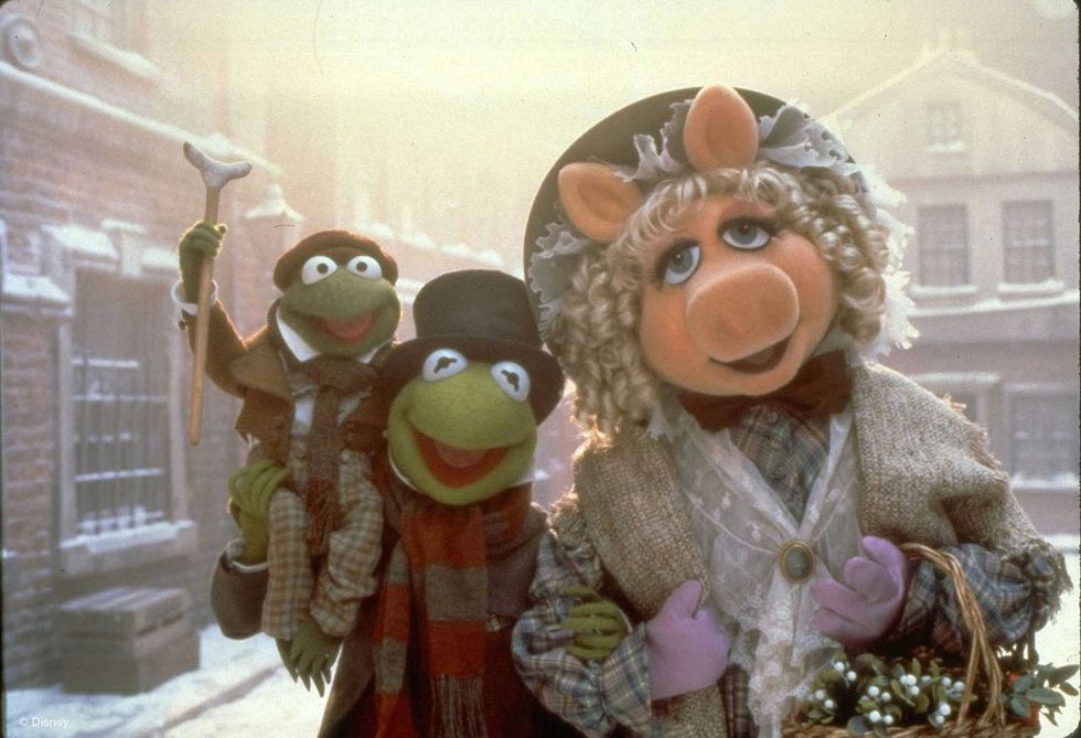 Muppets Miss Piggy and Kermit the Frog in 'The Muppets Christmas Carol"
