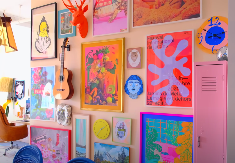 Mur d\u00e9coratif de l'appartement de Marianne Plaisance.