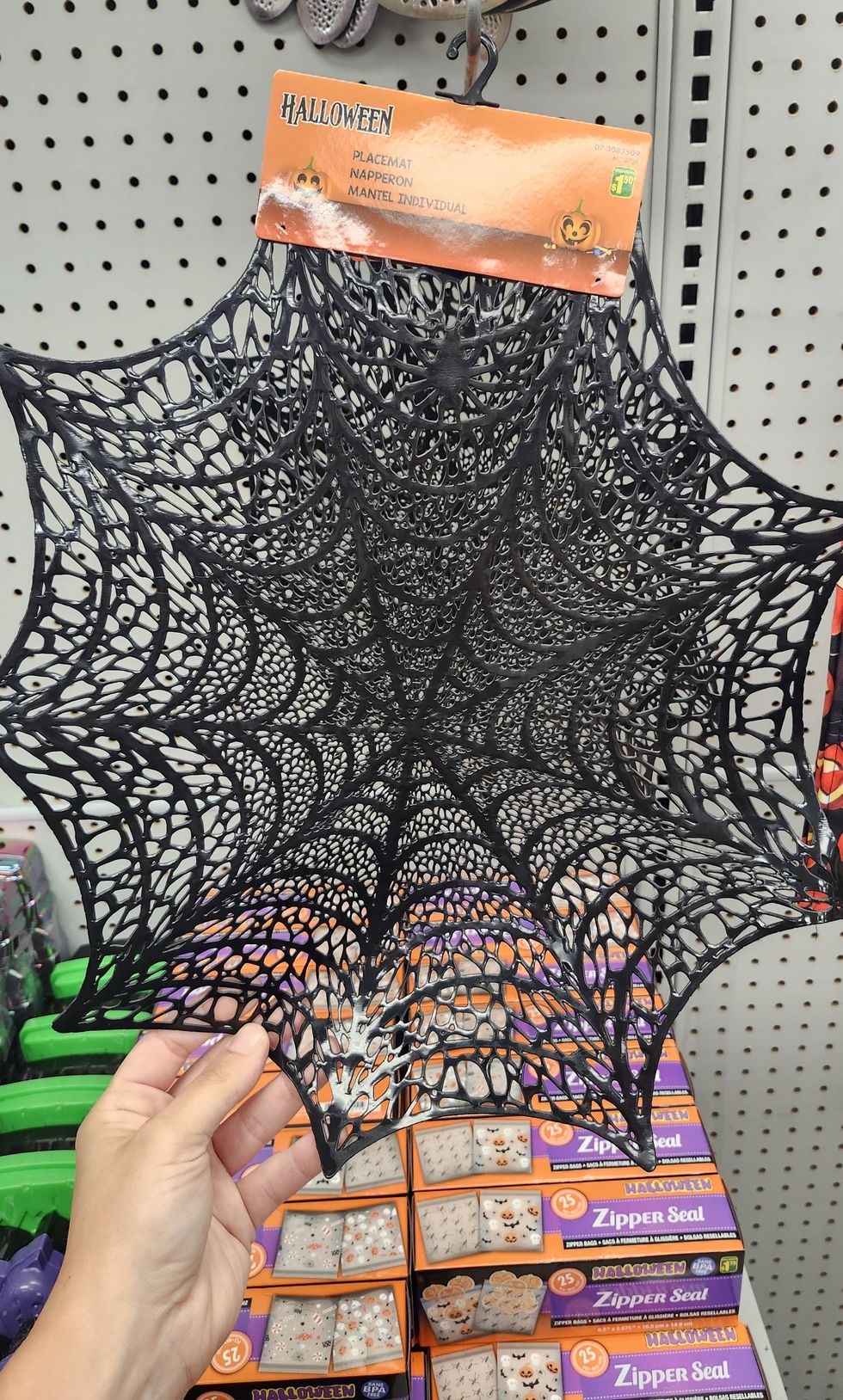 Napperon en toile d'araign\u00e9e.