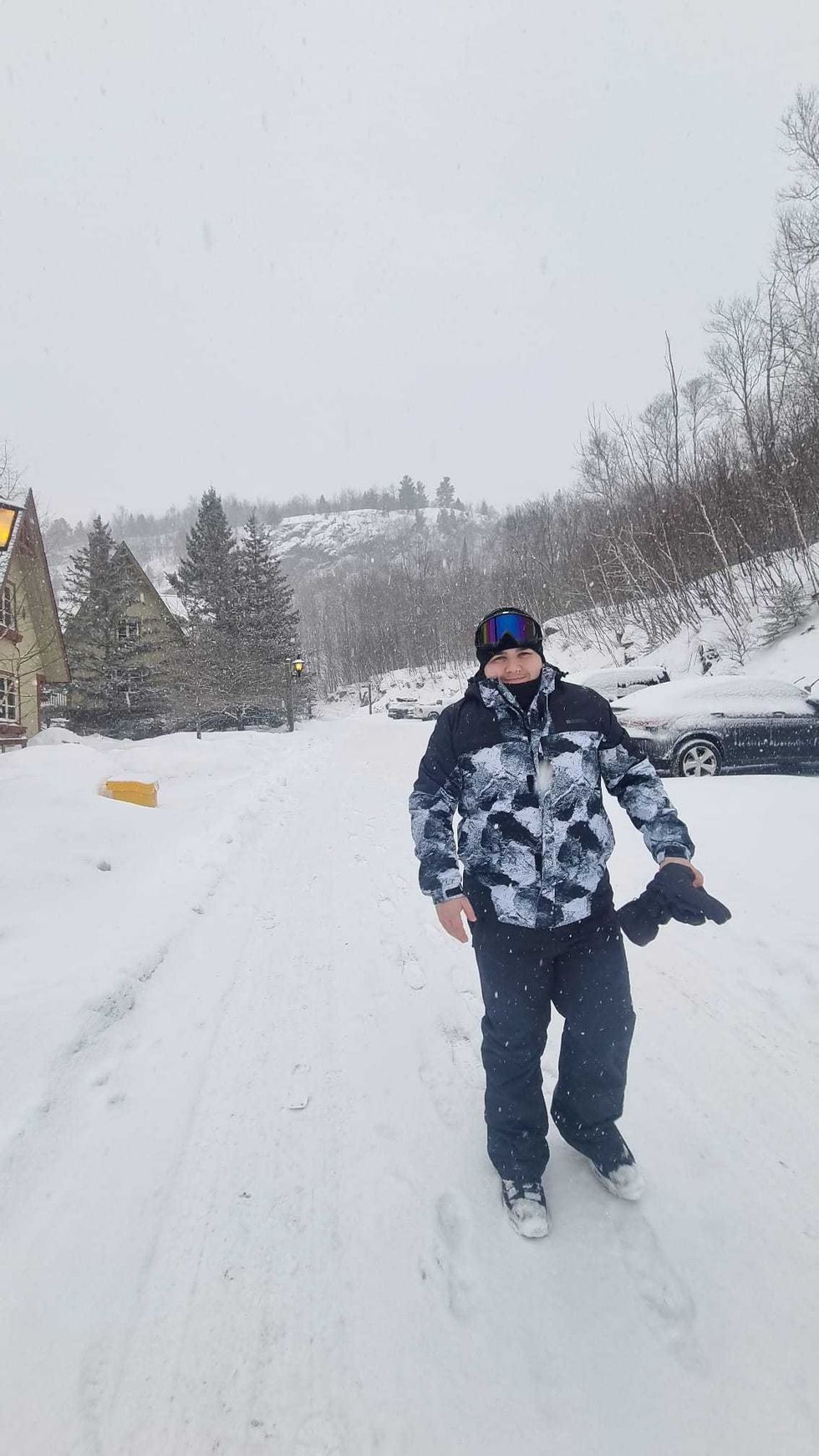 Narcity writer Tom\u00e1s Keating on a ski trip in Mont-Tremblant, Quebec.