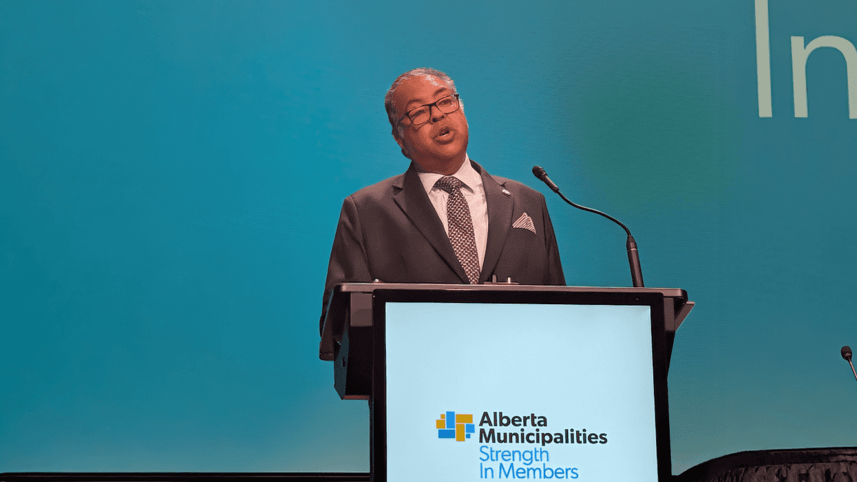 Nenshi promotes new relationship with municipalities, blasts referendum in ABMunis speech