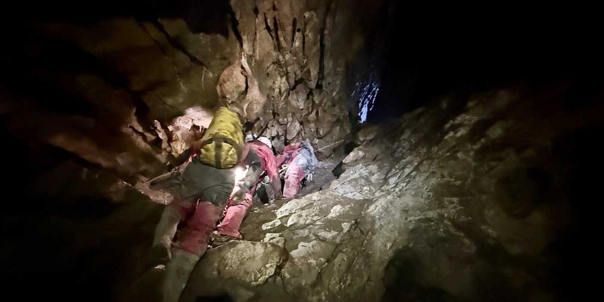 Rescuers use new tech to save caver trapped vertically in Alberta’s ‘Psych Squeeze’ Rescuers use new tech to save caver trapped vertically in Alberta’s ‘Psych Squeeze’