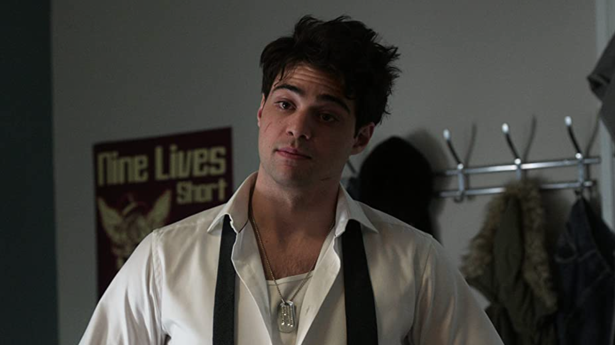 Noah Centineo dans la série The Recruit.