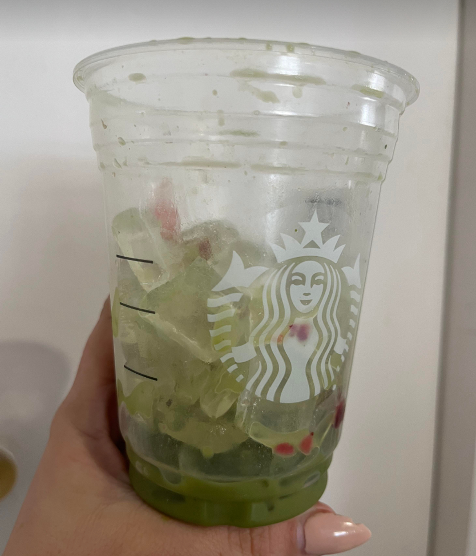 Nouveau matcha latte \u00e0 la fraise.