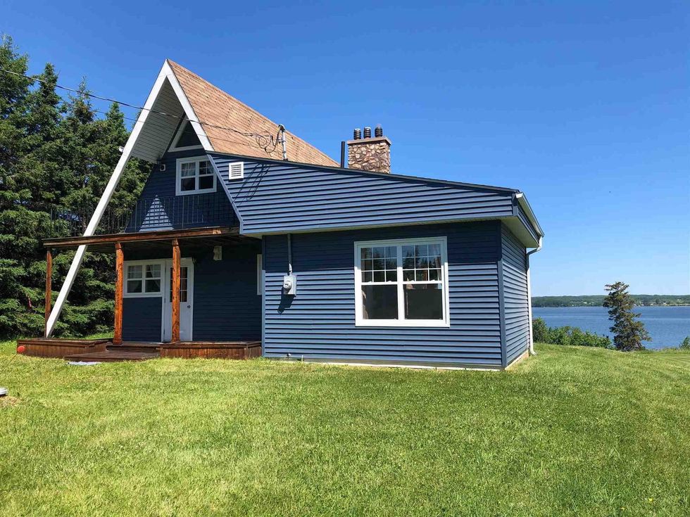 Nova Scotia Waterfront Home For Sale Has A 3K Foot Oceanside Trail