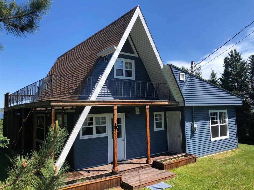Nova Scotia Waterfront Home For Sale Has A 3K Foot Oceanside Trail