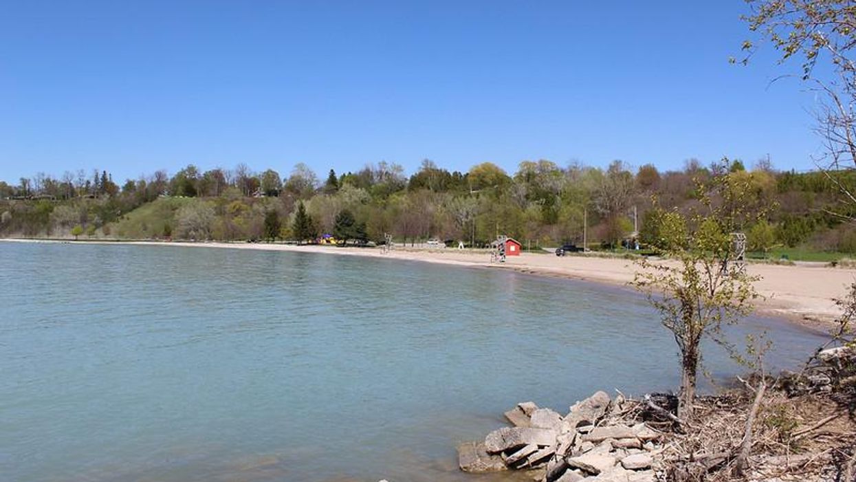 Ontarian Saves 7-Year-Old Girl After Her Inflatable Toy Blew Into The Lake