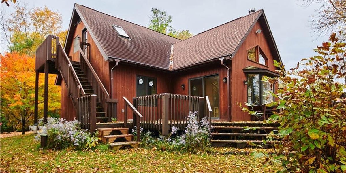 Ontario Cottage For Sale Looks Like It Belongs In An Christmas