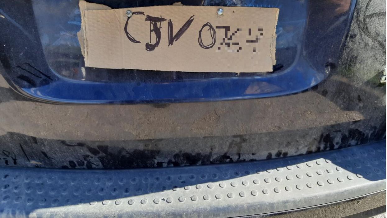 Ontario Driver Charged After Doing The Absolute Worst Job Faking A Licence Plate (PHOTO)