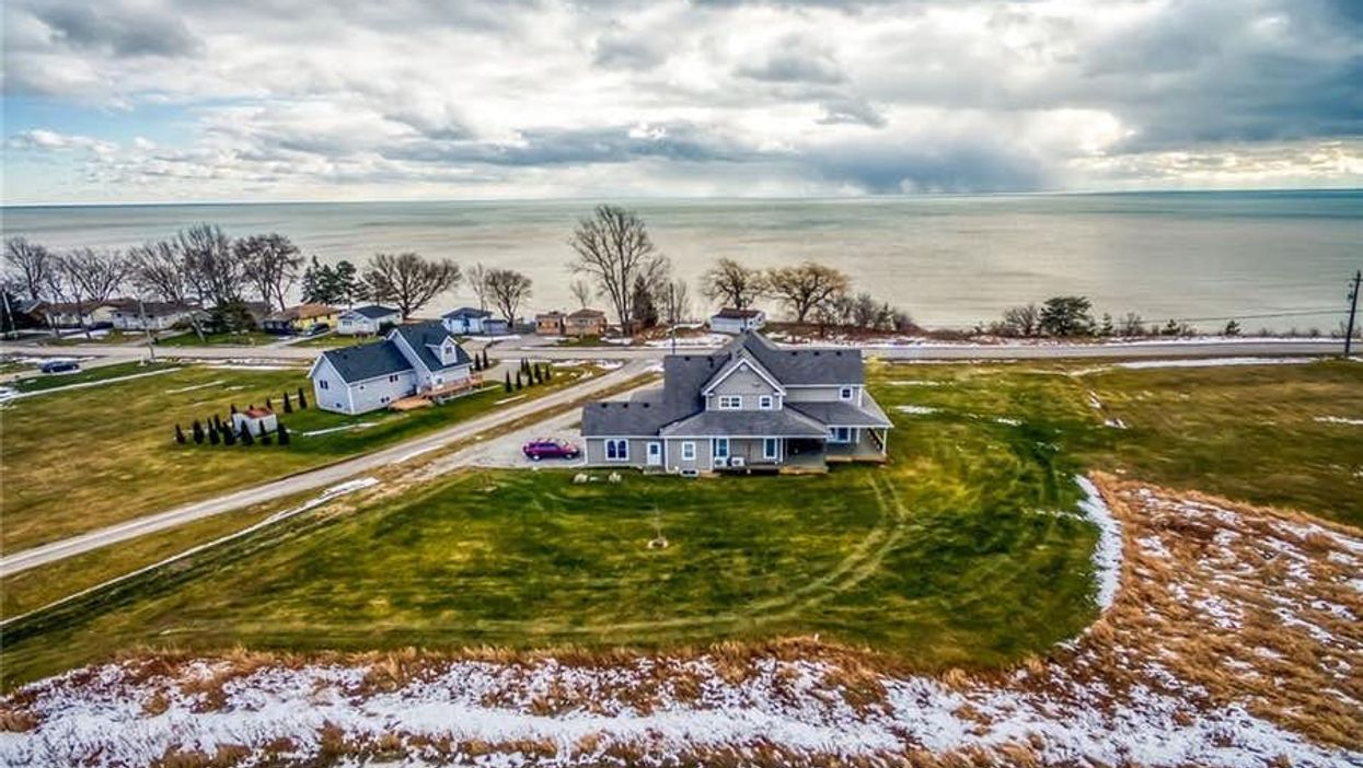Ontario House Foe Sale Is Actually Under $1M & Has Views For Days