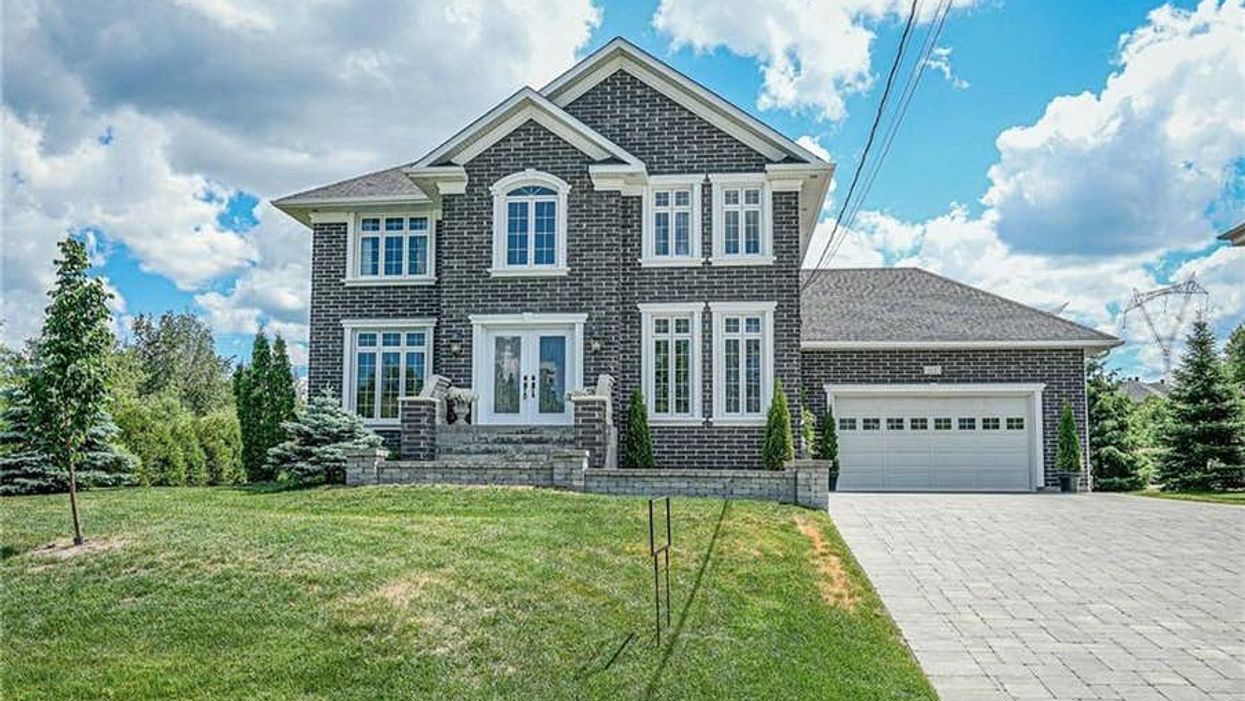 Ontario House For Sale Has 18-Rooms & Is Under $900K (PHOTOS)