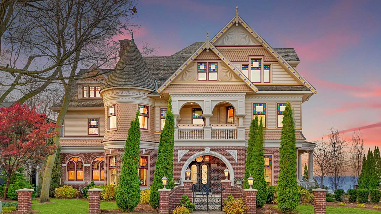 Ontario House For Sale Is So Extra It Has A Chandelier In Nearly Every Room