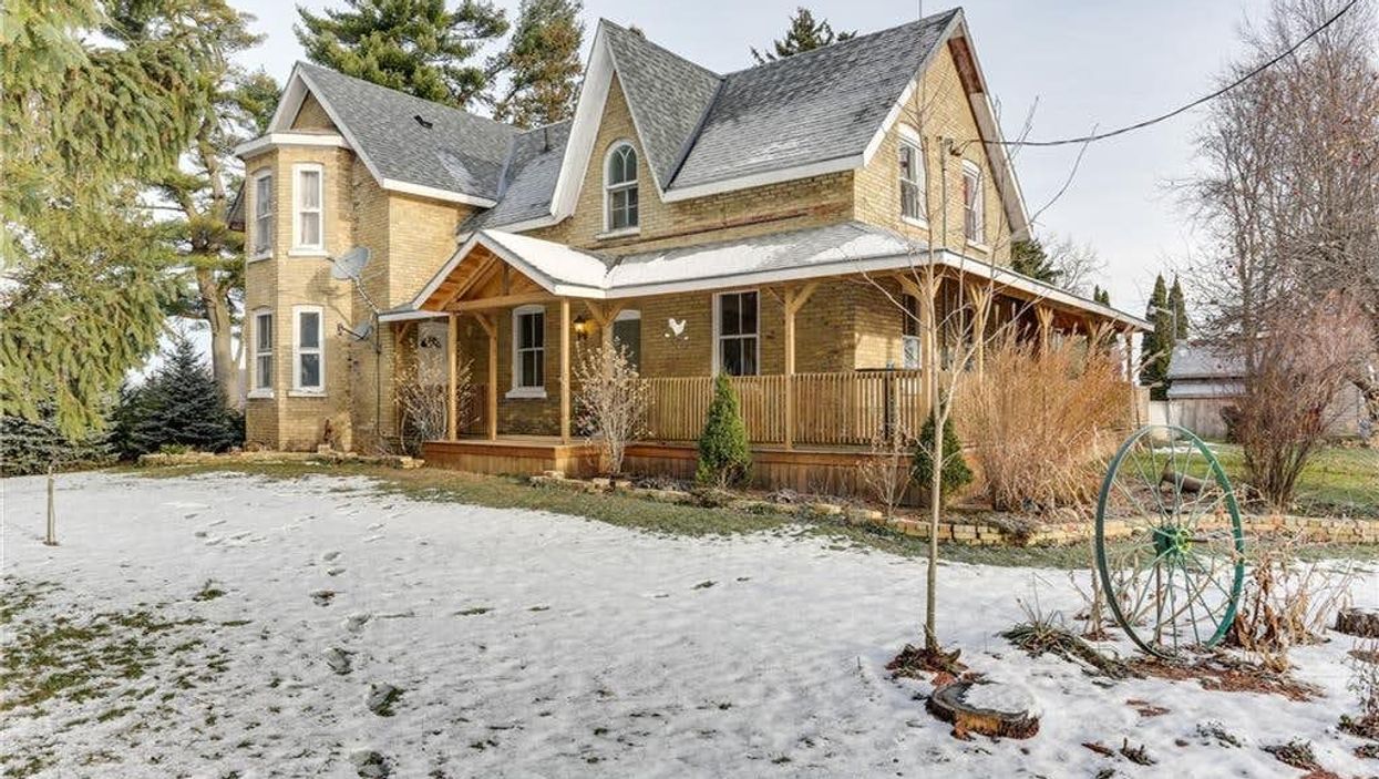 Ontario House For Sale Is Under $700K & Just Over 2 Hours From Toronto