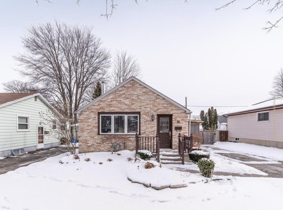 11 Ontario Homes For Sale That You Can Buy For Under 300K Narcity