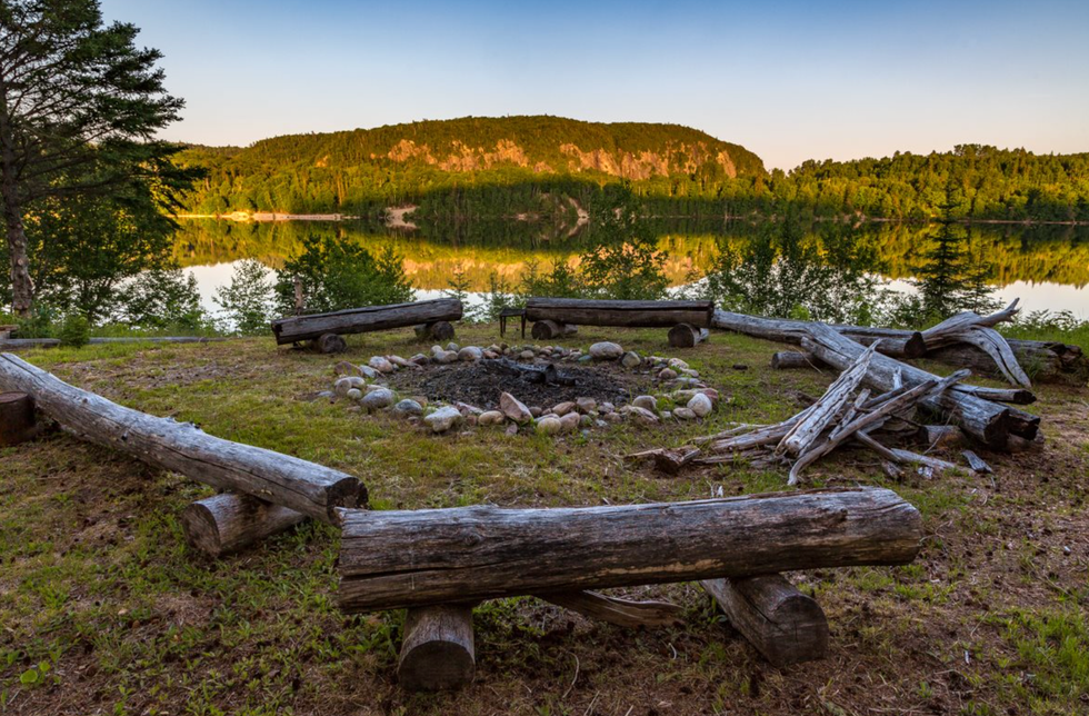 Ontario Lodge For Sale Has 20 Bedrooms And Is Still Somehow Listed Under $500,000