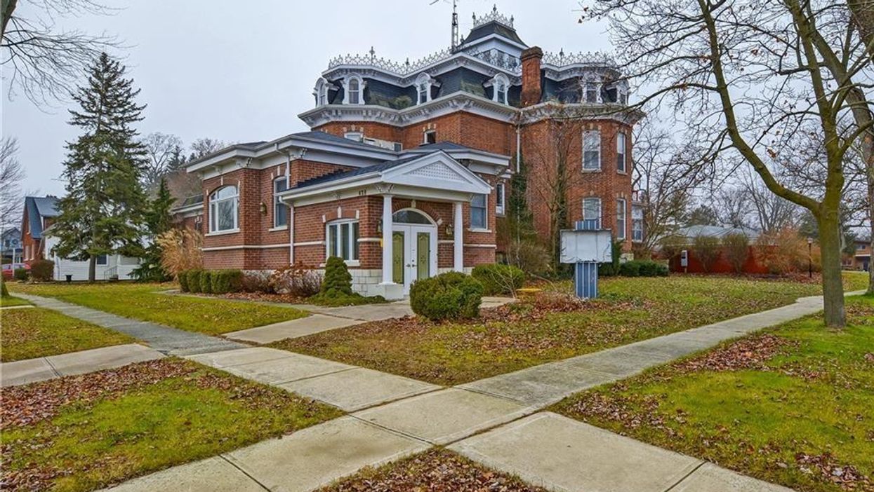 Ontario Mansion For Sale With 20 Rooms Actually Used To Be A Funeral Home