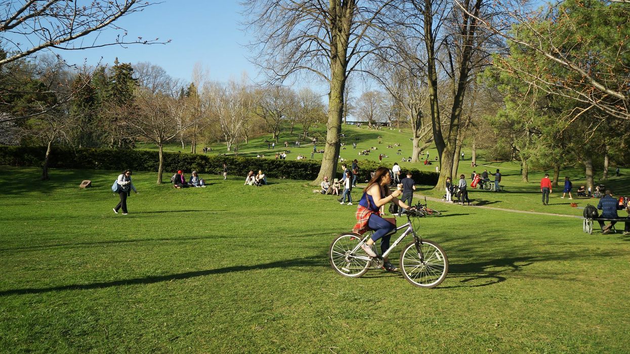 Ontario's Weather Forecast Is Predicting Double-Digit Highs Tomorrow & It'll Feel Like Spring