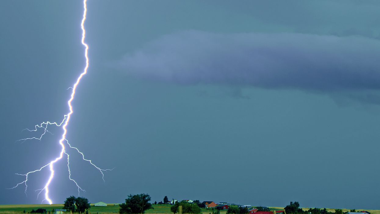 Ontario's Weather Forecast Is Predicting Thunderstorms & Strong Winds