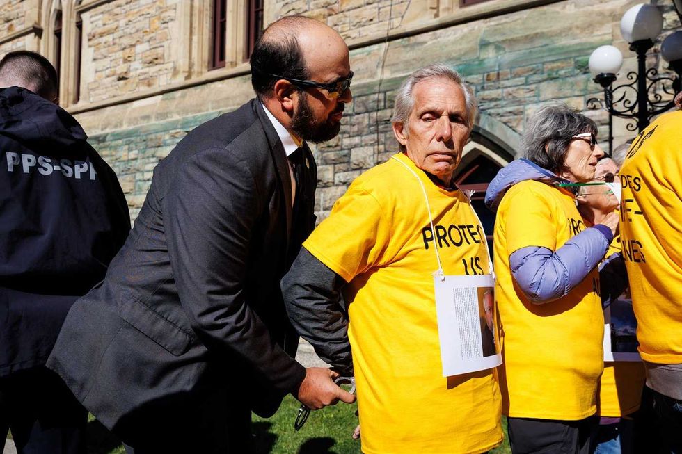 Opposition sees political gain in economy bill