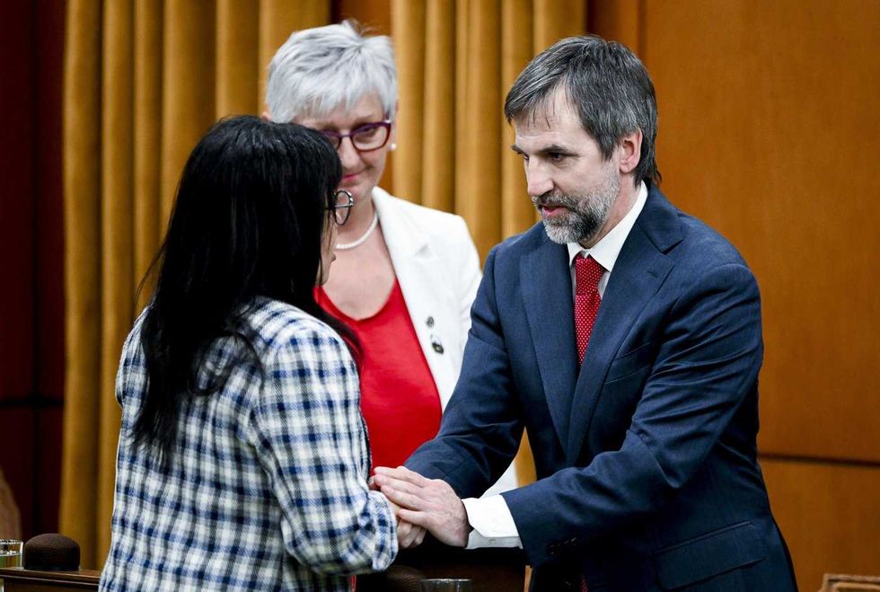 Opposition sees political gain in economy bill