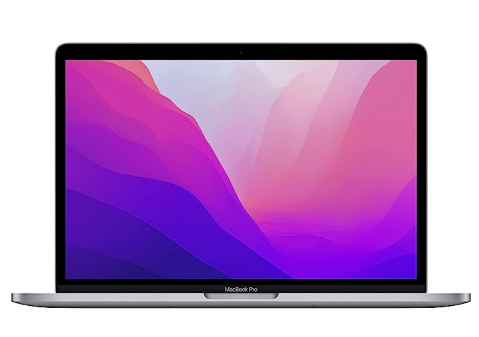 Ordinateur portable MacBook Pro, de couleur grise.