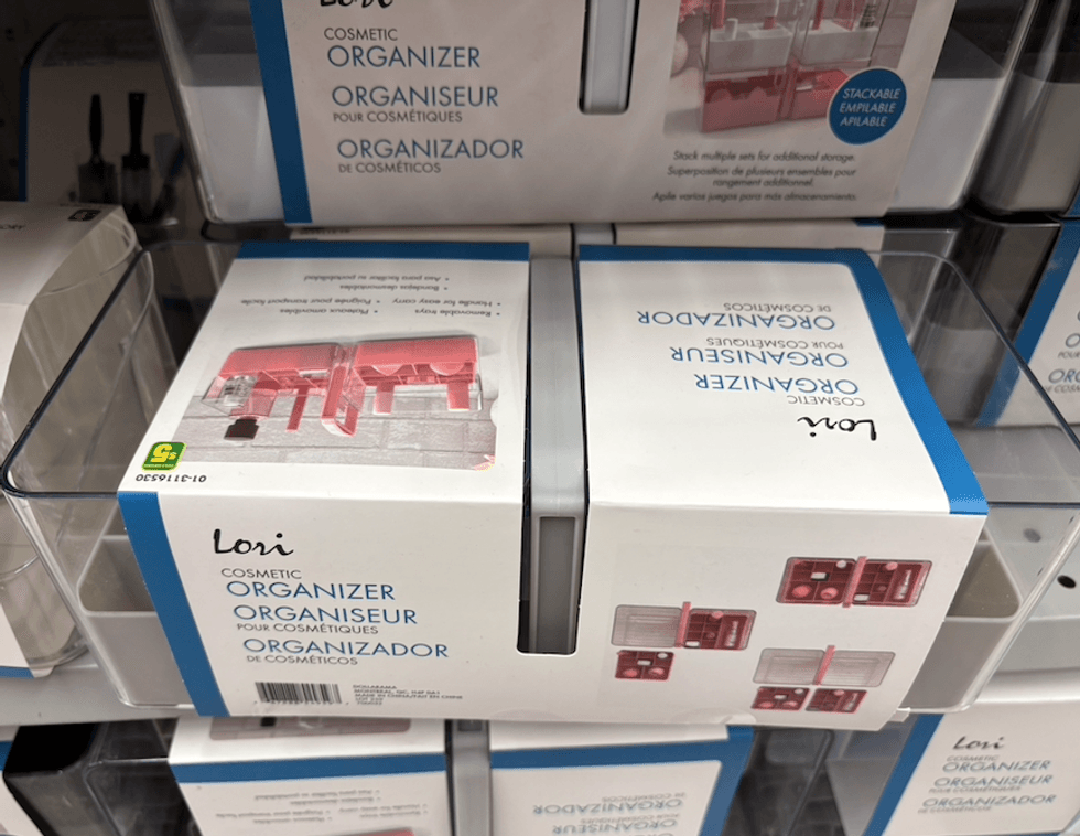 Organisateur pour cosm\u00e9tiques.