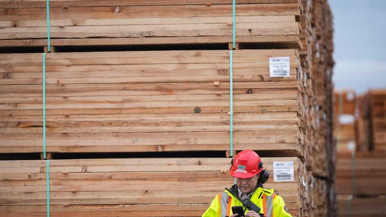Ottawa lends lumber company $100M in tariff relief